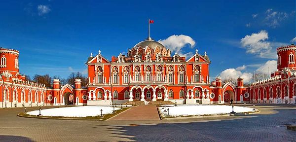 Петровский путевой дворец.