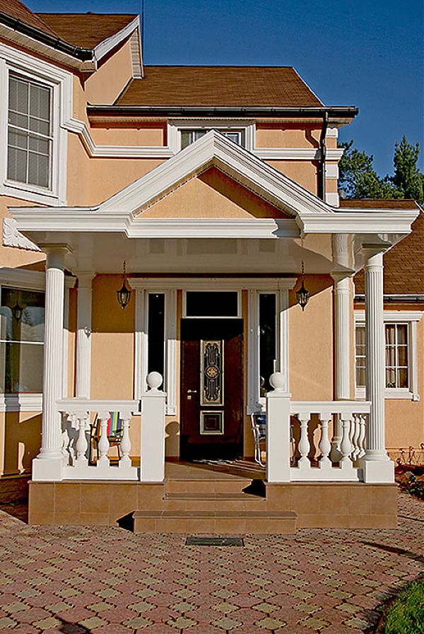 Внешний вид полиуретановой колонны соответствует классическому дизайну дома.