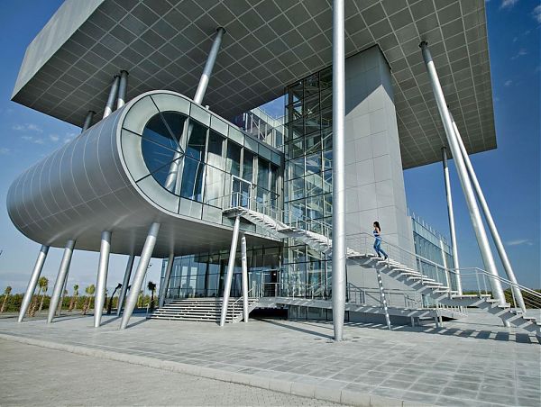 Колонны Lazika Municipality Building –здание муниципалитета Лазики (Грузия).