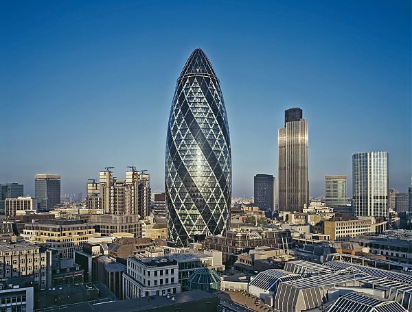 Cовременный архитектурный стиль био-тек - лондонский "Огурец" (The Gherkin). Архитектор Н. Фостер. 2001-2004 гг.