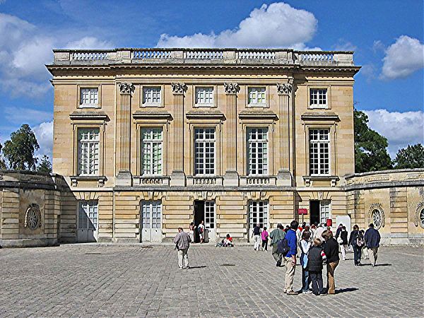 Малый Трианон в Версале, фасад здания. Архитектор Габриэль Жак Анж. 18 в.