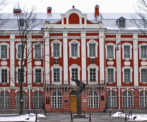 Здание Двенадцати Коллегий в стиле русского барокко. Арх. Д. Терезини. 1722 - 1742 гг.