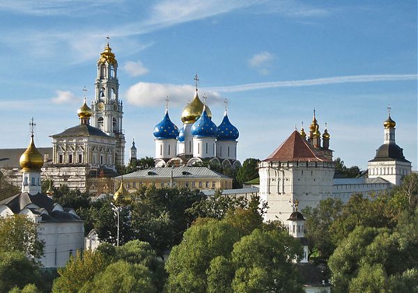 Пятиярусная колокольня в Троицко-Сергиевской лавре в Загорске. 1741—1770 гг. Арх. Д. Ухтомский.