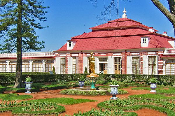 Дворец Монплезир. 1714-1721 гг. Арх-ры И. Браунштейн, Ж. Леблон и Н. Микетти.