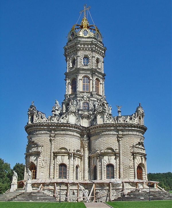 Церковь Знамения Пресвятой Богородицы. Была сооружена по заказу князя Б. Голицына.1690-1704 гг.