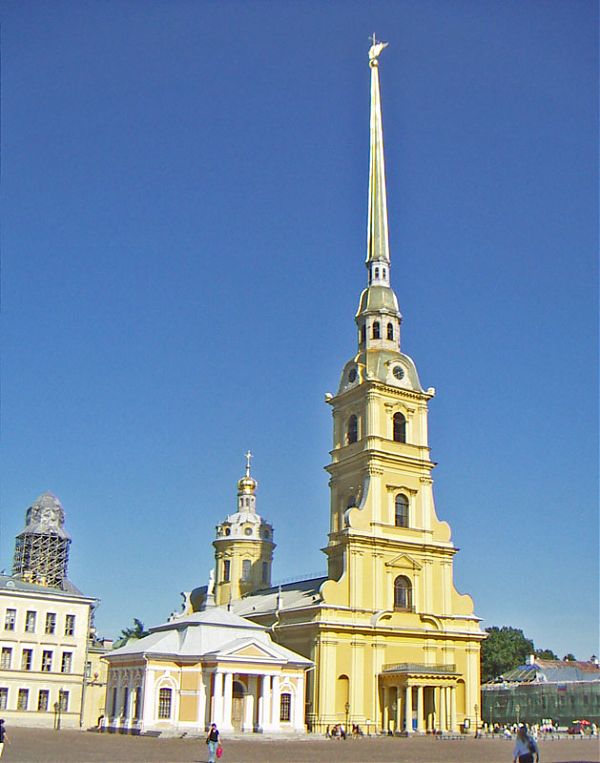 Собор святых апостолов Петра и Павла.1712 – 1733гг. Заячий остров. Архитектор Д. Трезини. Особенность собора - многоярусная колокольня, высокий золоченый шпиль с флюгером в виде ангела. В архитектуре собора сказывается влияние итальянского и североевропей