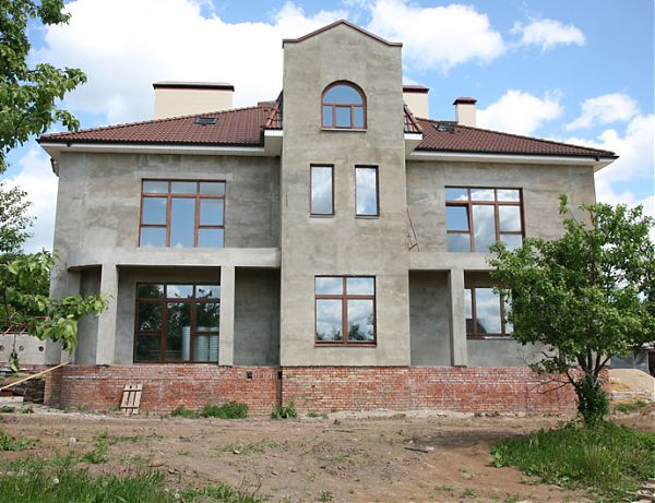 Вид особняка до начала работ по декорированию фасадов полиуретановой лепниной
