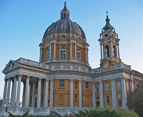 Католическая базилика Суперга (Basilica di Superga) - образец барочной архитектуры. Турин. Италия. Строительство началось в 1717 г. после победы над французами и испанцами благодаря обету властителя - Виктора Амадея II. Архитектор Филиппо Юварра.