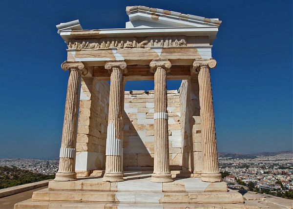 Храм Ники Аптерос (Победы Бескрылой) — ионический храм. 427—424 гг. до н. э. Архитектор Калликрат. 