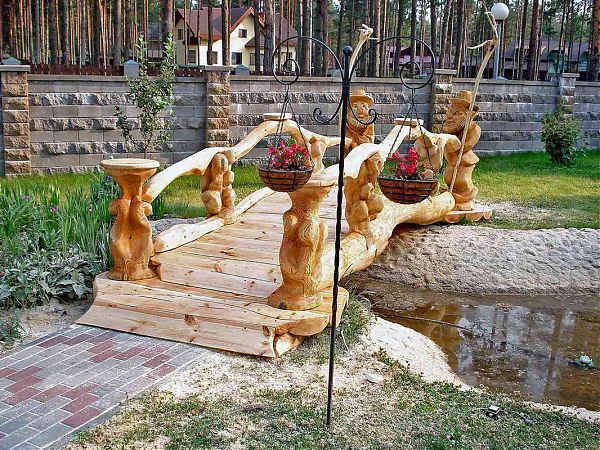 Скульптура из дерева в малых архитектурных формах.