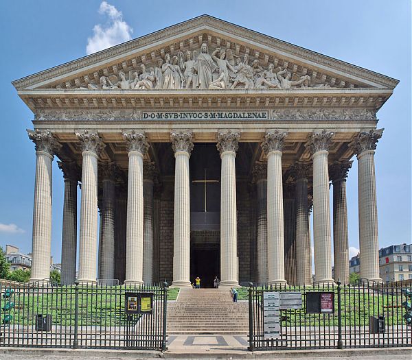 Постройка стиле ампир - церковь Сен-Мадлен (l'église de laMadeleine) - церковь Святой Марии. 1807-1842 гг. Франция, Париж. Архитекторы Б.Виньон, Ж.Ж.Бове.