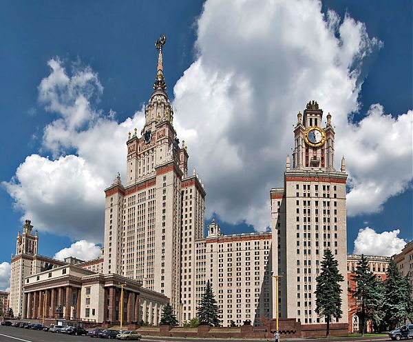 Главное здание МГУ. Москва. 1949-1953 гг. Архитекторы: Л. Руднев, П. Абросимов, С. Чернышёв, А. Хряков.