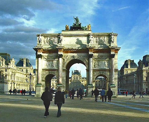 Сооружение в стиле ампир – Триумфальная арка на площади Карузель. (Arc de Triomphe de Carroussel) Арх-ры Ш. Персье и П. Фонтен.