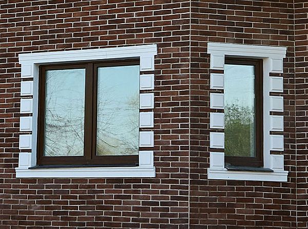 Облицовка термопанелями внешне напоминает отделку кирпичом.