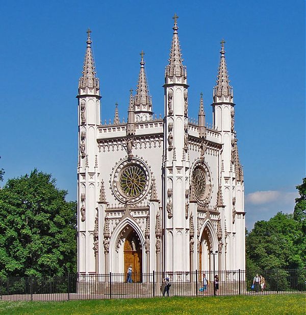 Неоготика в архитектуре. Церковь Александра Невского в Петергофе (1831-1834 гг., арх. К. Ф. Шинкель).