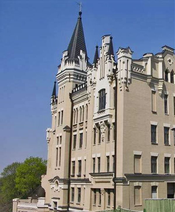 «Замок Ричарда Львиное Сердце» - здание, созданное под готический английский замок. По проекту Р.Р. Марфельда (1902-1904 гг.)