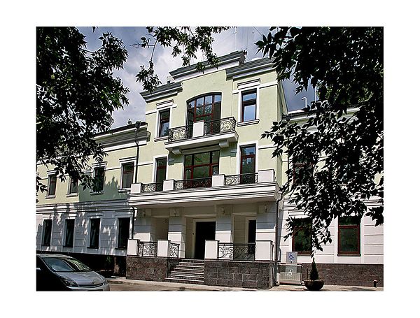 Фасад административного здания на Ленинградском проспекте