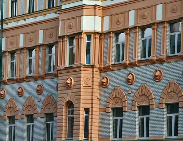 Фрагмент фасада дома на Старом Арбате