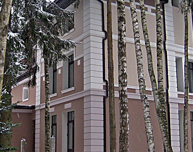 Угловые панели на  фасаде дома в Московской области
