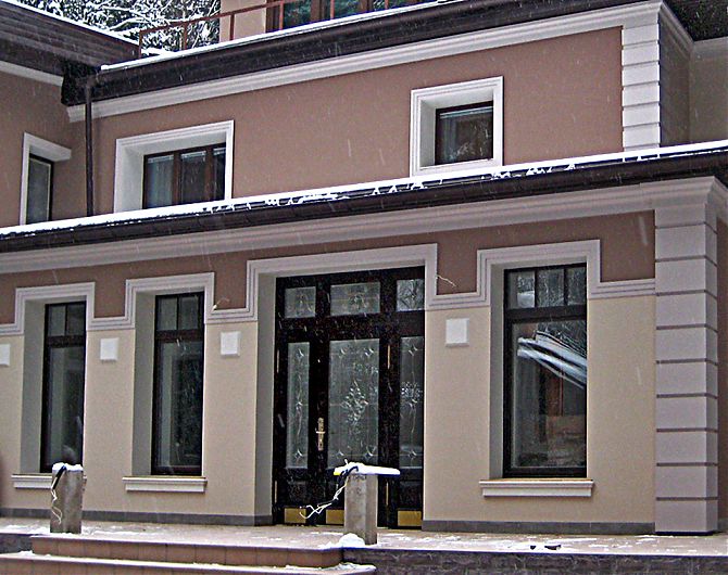 Фрагмент фасада дома в Московской области