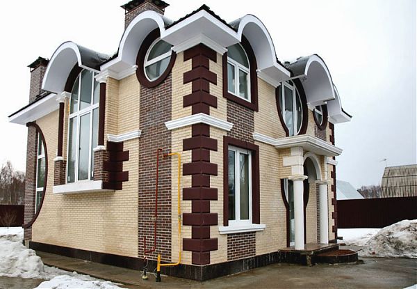Современный дом с элементами модерна.