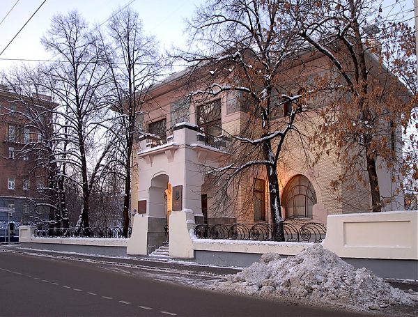 Особняк А.И. Дерожинской. Кропоткинский переулок, 13.
