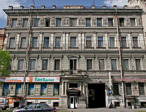 Обрамление портала в стиле строгого классицизма. г. Петербург.