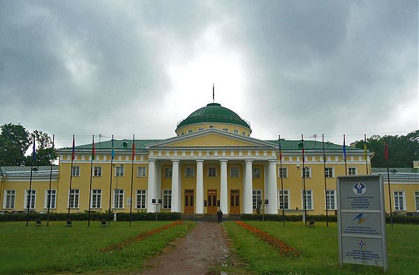 Таврический дворец.1783—1789 гг. Архитектор И. Е. Старов.