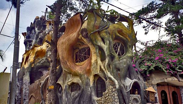 Hang Nga или Crazy House 1990 -2010 гг. Далат. Вьетнам. архитектор Данг Вьет Нга.