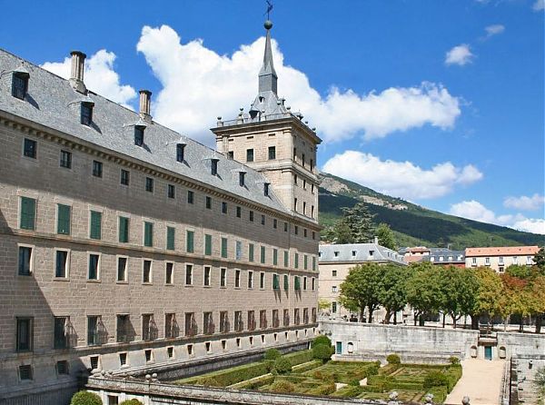Монастырь Эскориал (El Escorial). Главный архитектор проекта - Хуан Баутиста де Толедо, после 1569 г. работу продолжил Хуану де Эррере. Испания.