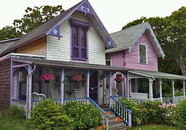 Дом в английском викторианском стиле (течение "Folk Victorian").