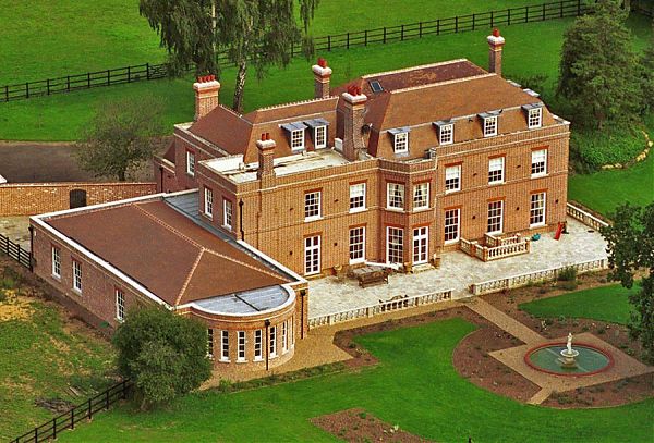Английская усадьба Дэвида Бекхема. "Beckingham Palace" «Бекингемский Дворец» в графстве Хартфордшир построен в 1930 г. Великобритания. 