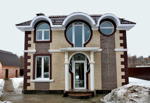 Дом с овальными окнами