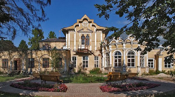Господский дом в Алтуфьево. Реконструирован в конце 18- начале 19 вв. при владельцах Куракиных из дома, построенного в 18 веке.