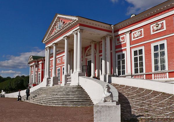 Усадьба Кусково. Бывшее имение графов Шереметьевых в стиле классицизм.