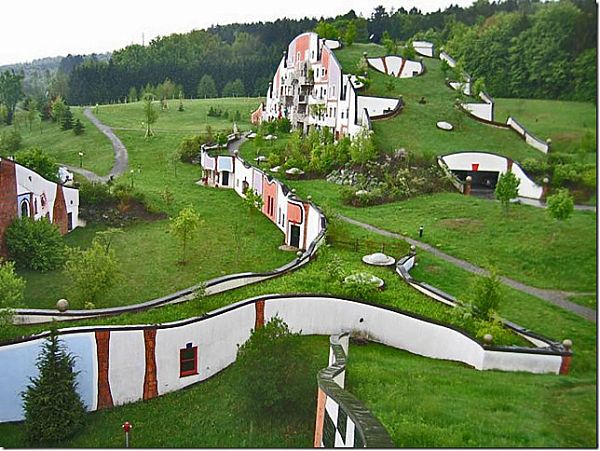 «Идеальный дом». Архитектор  Хундертвассер