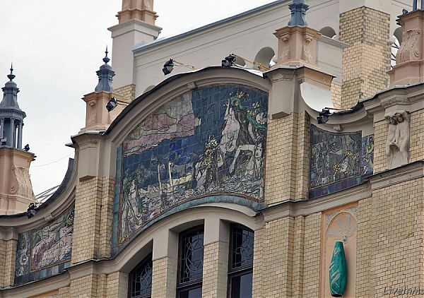 Декор фасада, выходящего на Неглинную улицу, гостиницы Метрополь.