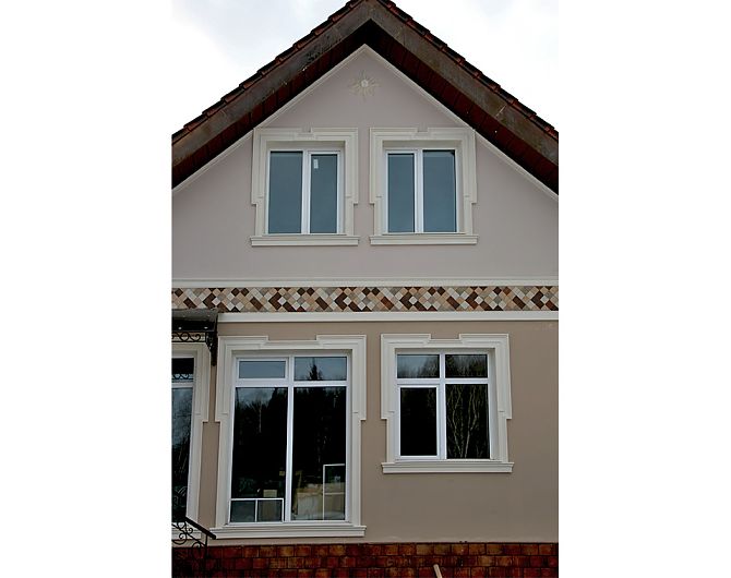Фрагмент бокового фасада дома с мозаикой