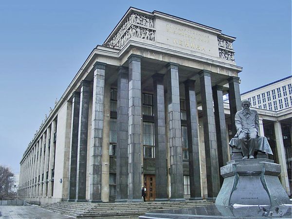 Колонны нового здания Ленинской библиотеки в Москве. Один из авторов проекта В.Г.Гельфрейх. (Владимир Георгиевич Гельфрейх. 1885—1967 гг.) 1928—1958 гг.