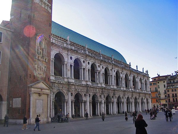 Вилла Триссино (Villa Trissino) - здание окружено галереей в виде двухъярусной аркады. Архитектор Палладио. 1560 г. Меледо близ Виченцы (Италия)