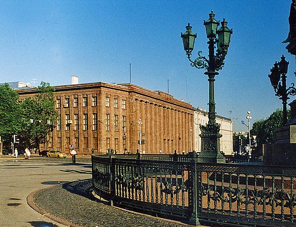 Бывшее здание германского посольства. Петербург. Проект Петера Беренса. Конец 1930-х гг.