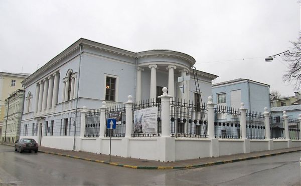 Особняк городского головы Д.В. Сироткина. Проект братьев Весниных. Начало 20 в. Здание отреставрировано в 2009 г.