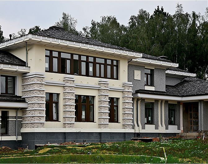 Фрагмент правого крыла дома в Позняково