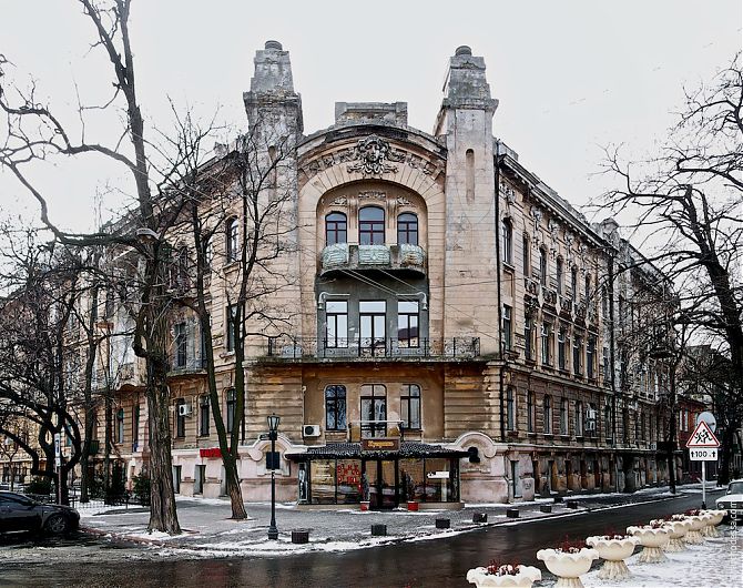 Доходный дом Луцкого на улице Маразлиевской, 2. архитекторы М. Линецкий, С. Гальперсон.
