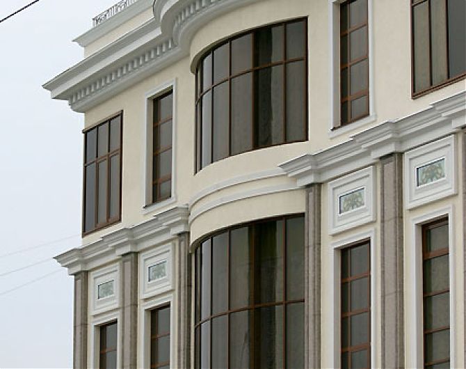 Фрагмент фасада с панорамным окном